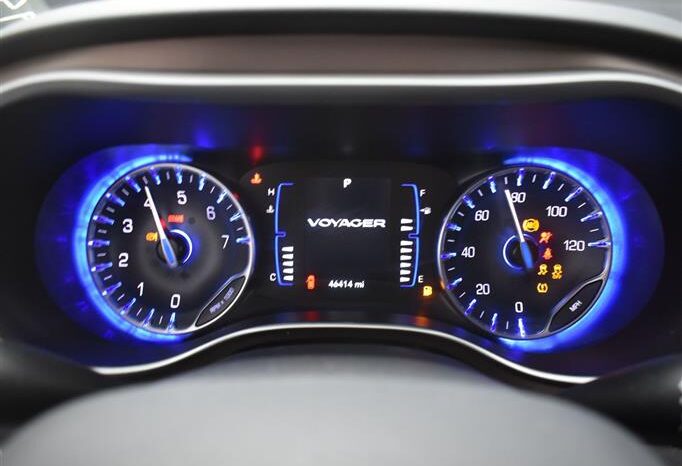 
								Chrysler Voyager LX PR595942 full									