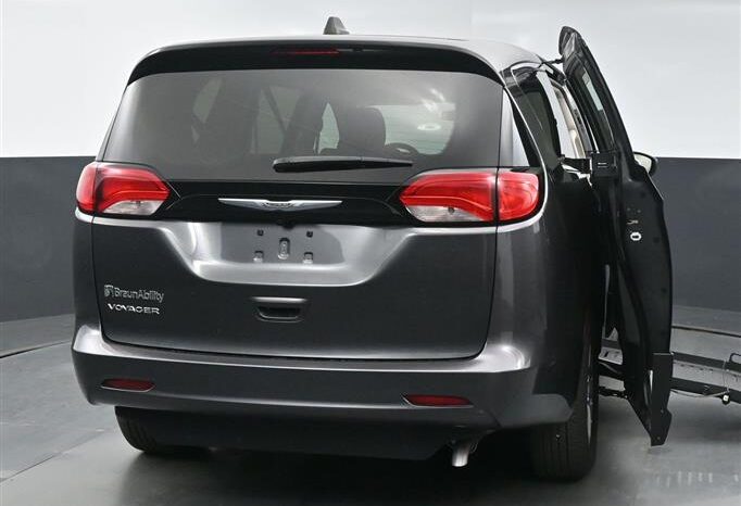 
								Chrysler Voyager LX NR225573 full									