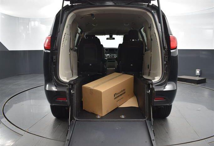 
								Chrysler Voyager LX NR203467 full									