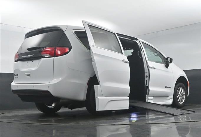 
								Chrysler Voyager LX SR586192 full									