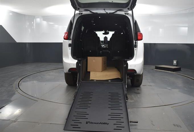
								Chrysler Voyager LX SR597502 full									