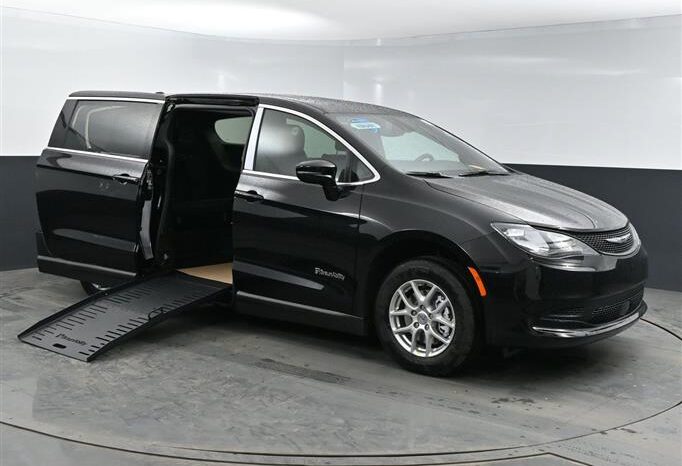 
								Chrysler Voyager LX SR563778 full									