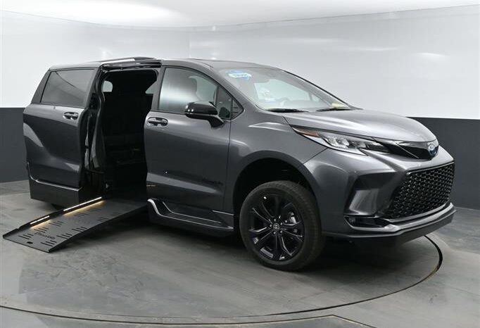 
								Toyota Sienna SPORT SS225932 full									