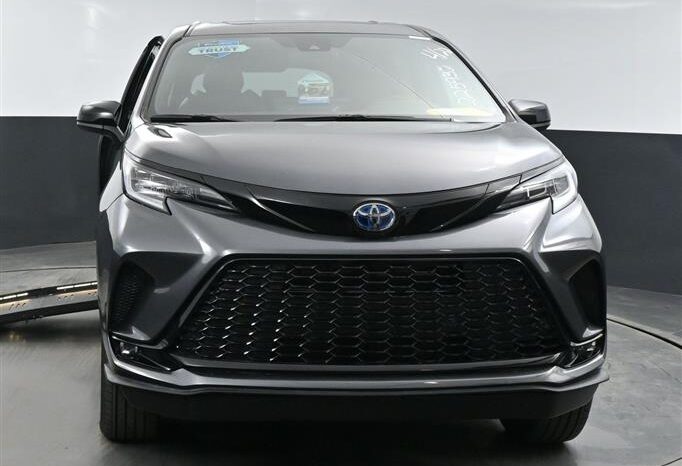 
								Toyota Sienna SPORT SS225932 full									