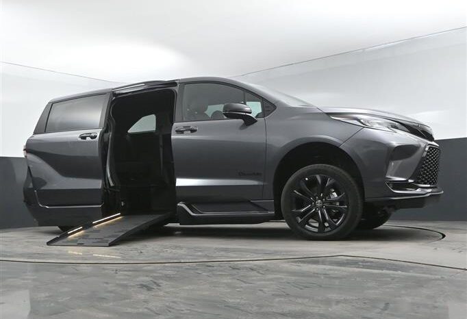 
								Toyota Sienna SPORT SS225932 full									