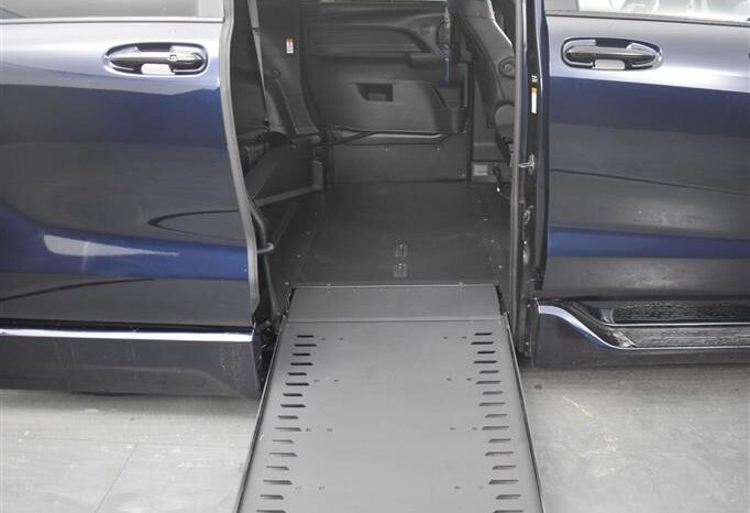 
								Toyota Sienna SPORT SS243809 full									