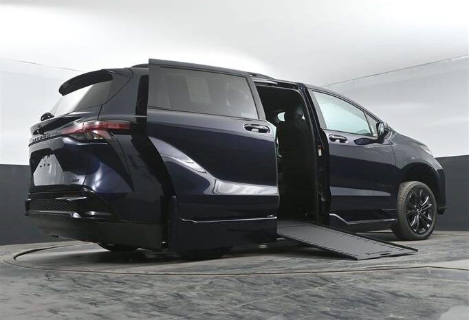 
								Toyota Sienna SPORT SS243809 full									