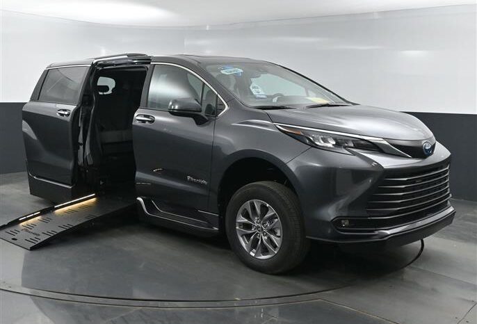
								Toyota Sienna XLE SS237785 full									
