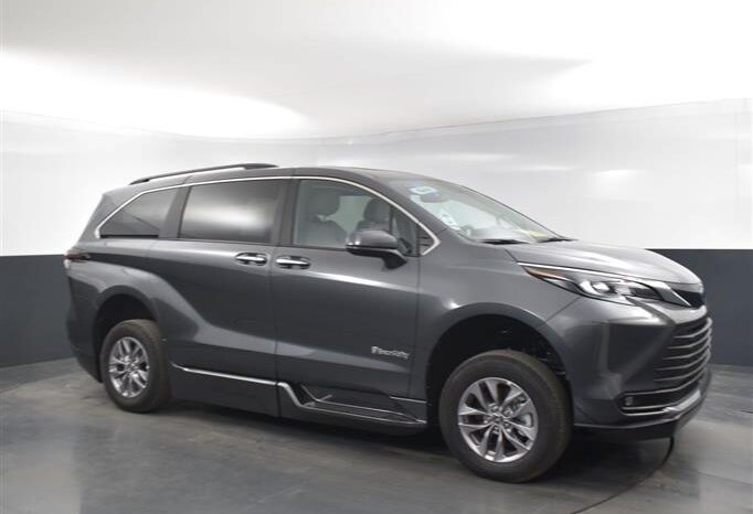 
								Toyota Sienna XLE SS237785 full									