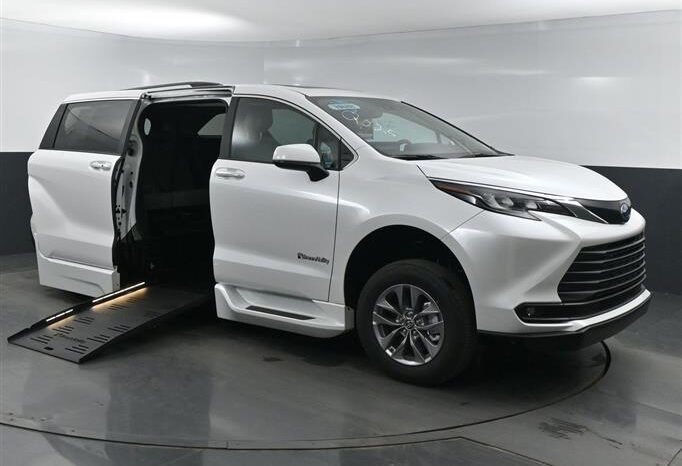
								Toyota Sienna XLE SS238422 full									