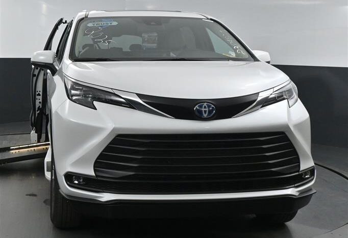 
								Toyota Sienna XLE SS238422 full									
