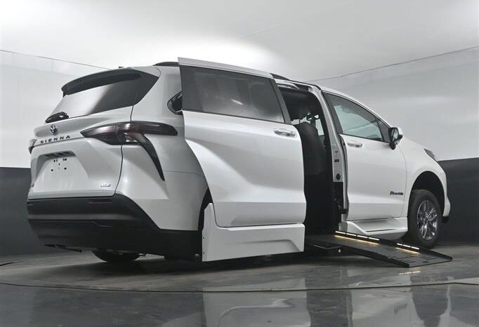 
								Toyota Sienna XLE SS238422 full									