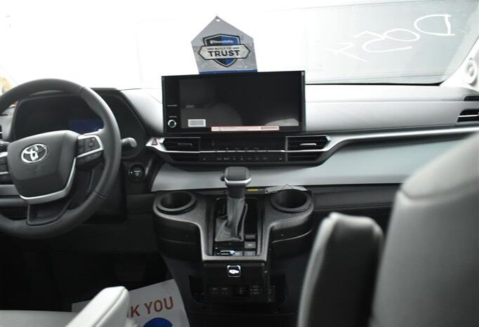 
								Toyota Sienna XLE SS243894 full									