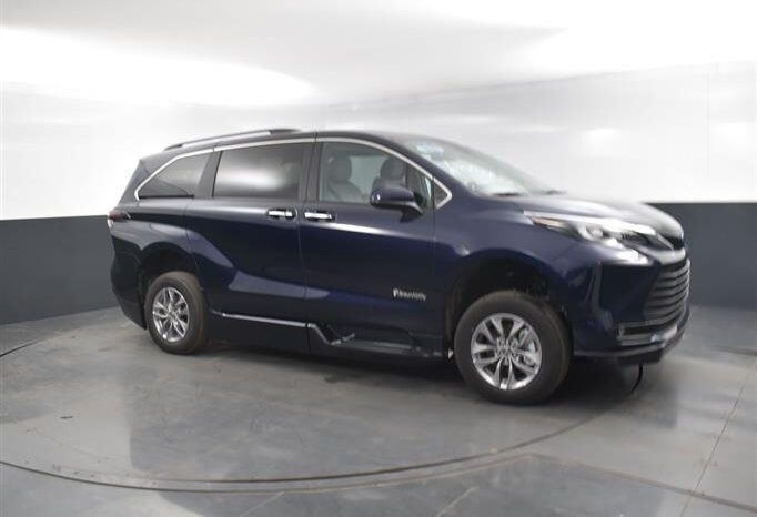 
								Toyota Sienna XLE SS243894 full									