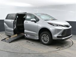 Toyota Sienna LE SS238574