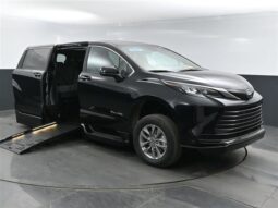 
										Toyota Sienna LE SS244139 full									