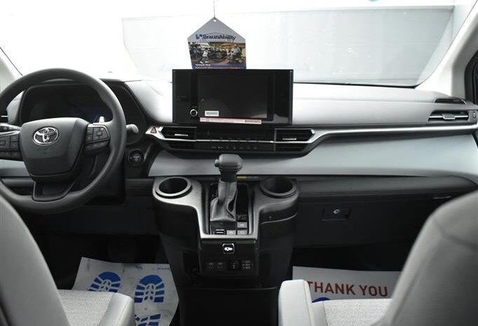 
								Toyota Sienna LE SS244139 full									