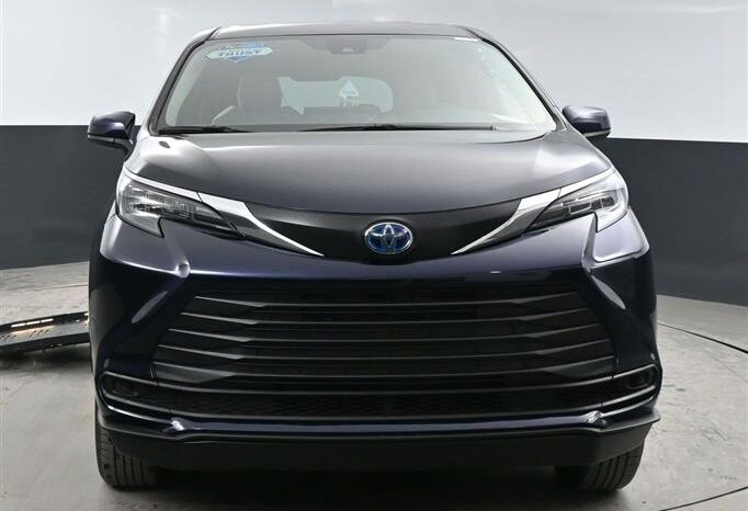 
								Toyota Sienna LE SS237239 full									