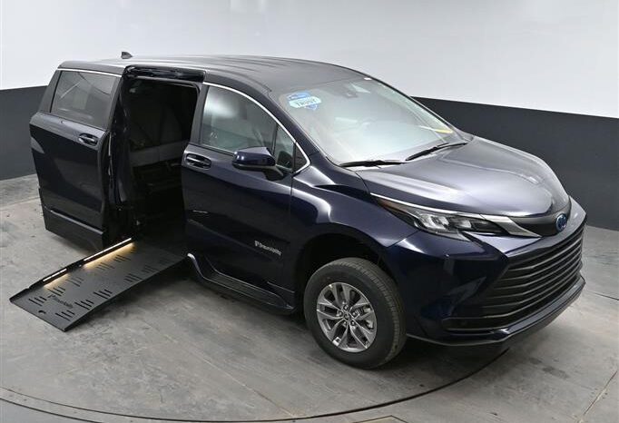 
								Toyota Sienna LE SS237239 full									