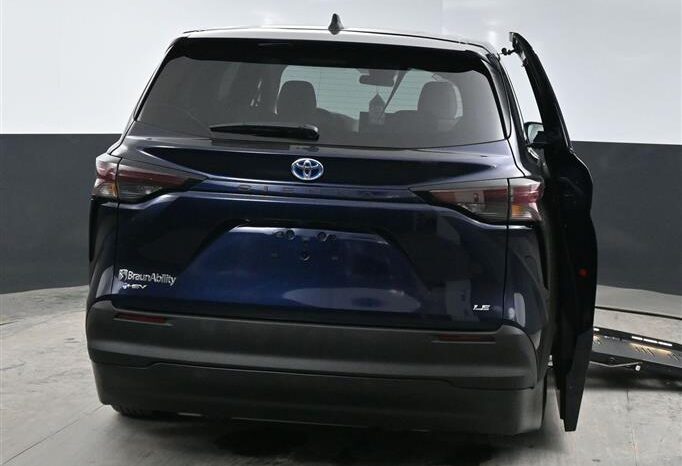 
								Toyota Sienna LE SS237239 full									