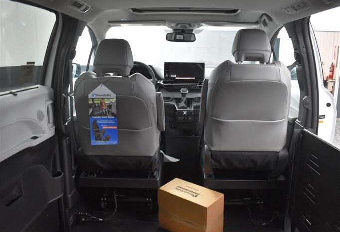 
								Toyota Sienna XLE SS237685 full									