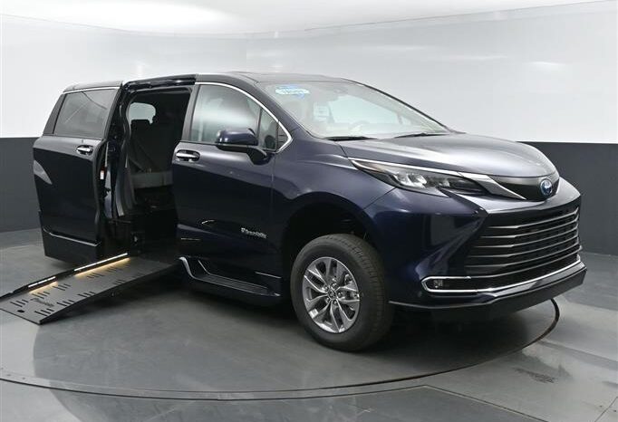 
								Toyota Sienna XLE RS220907 full									