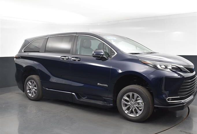 
								Toyota Sienna XLE RS220907 full									