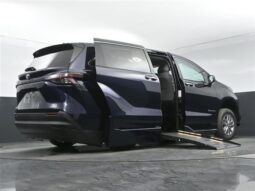 Toyota Sienna XLE RS220907