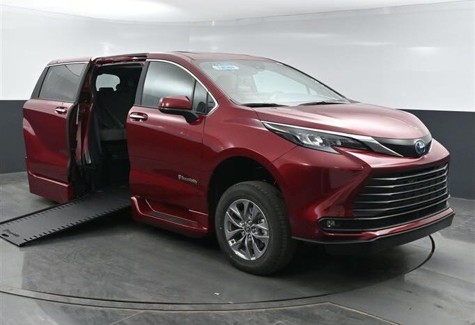 
								Toyota Sienna XLE SS243593 full									