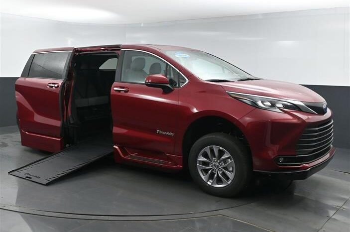 
								Toyota Sienna XLE SS245943 full									