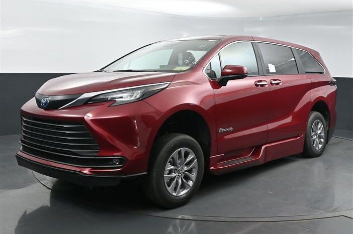 
								Toyota Sienna XLE SS245943 full									