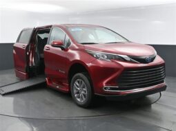 Toyota Sienna XLE RS221517