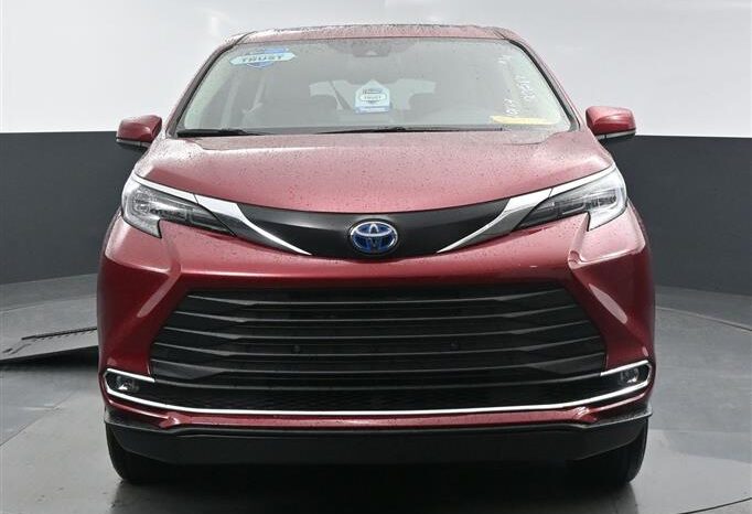 
								Toyota Sienna XLE RS221517 full									