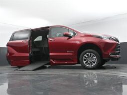 Toyota Sienna XLE RS221517