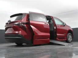 
										Toyota Sienna XLE RS221517 full									
