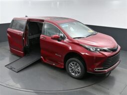 
										Toyota Sienna XLE RS221517 full									
