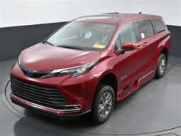 
										Toyota Sienna XLE RS221517 full									