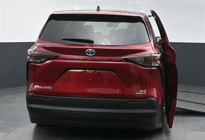 
								Toyota Sienna XLE RS221517 full									