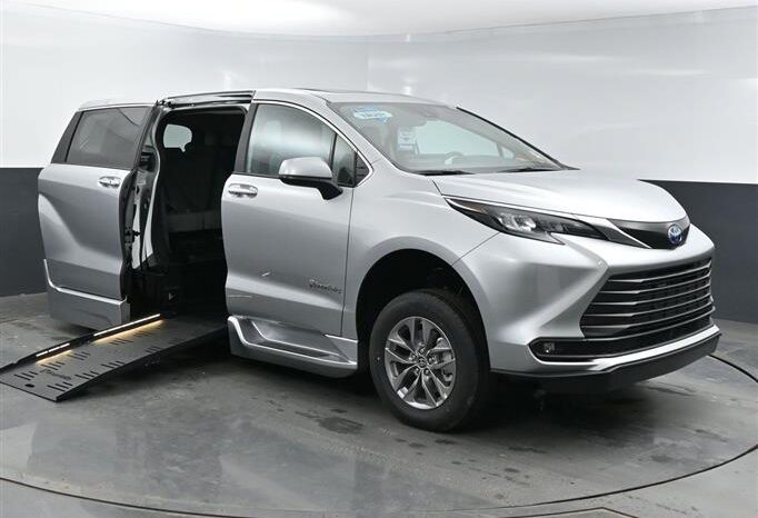 
								Toyota Sienna XLE SS238467 full									