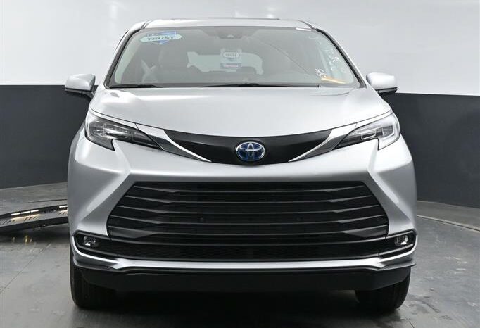 
								Toyota Sienna XLE SS238467 full									