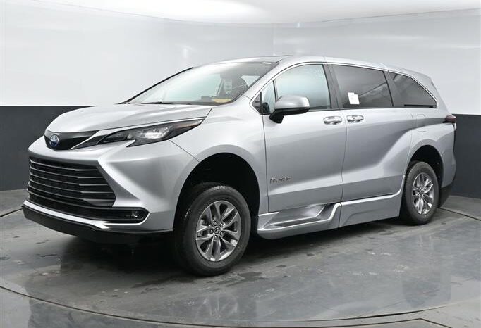 
								Toyota Sienna XLE SS238467 full									