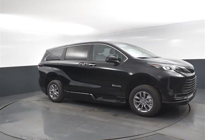 
								Toyota Sienna XLE SS238727 full									