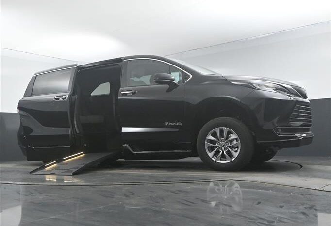 
								Toyota Sienna XLE SS238727 full									