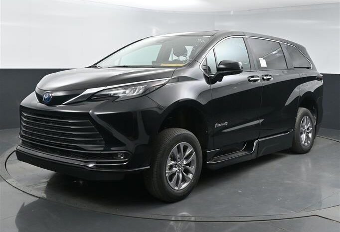
								Toyota Sienna XLE SS238727 full									