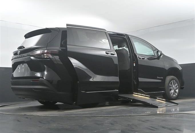
								Toyota Sienna XLE SS238727 full									