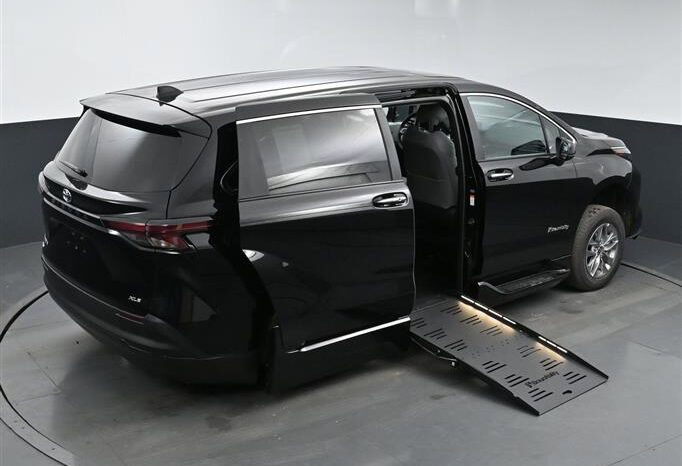 
								Toyota Sienna XLE SS238727 full									