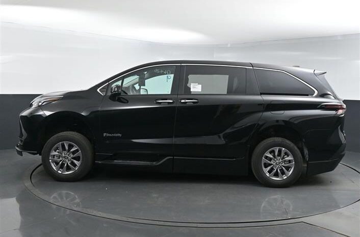 
								Toyota Sienna XLE SS238727 full									