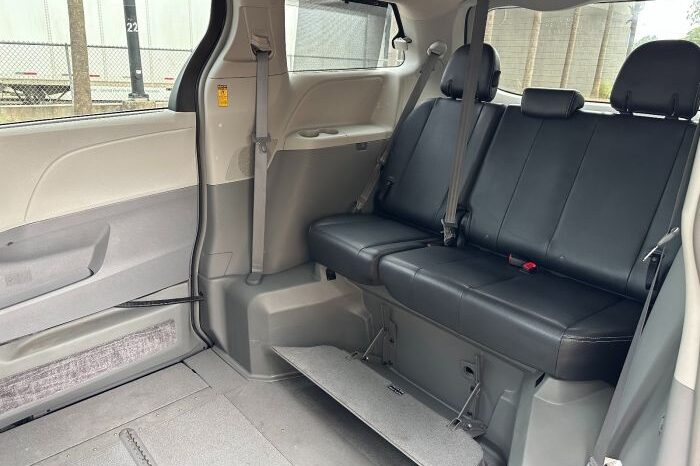 
								2014 Toyota Sienna SE [Stock # 5004] full									