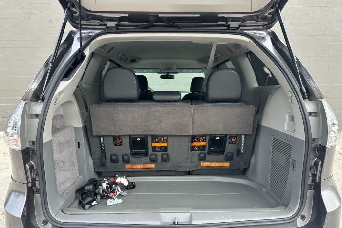 
								2014 Toyota Sienna SE [Stock # 5004] full									