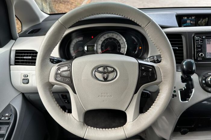 
								2014 Toyota Sienna SE [Stock # 5004] full									